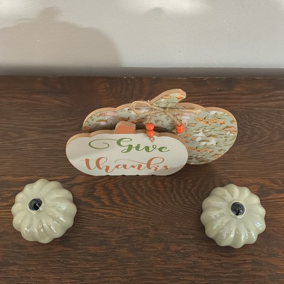 NWT- Give Thanks- Double Wooden Pumpkins Sign & 2 Green Ceramic Pumpkins - Picture 7 of 17